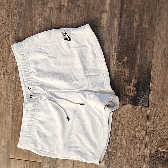 Nike Pants - Nike jogging shorts